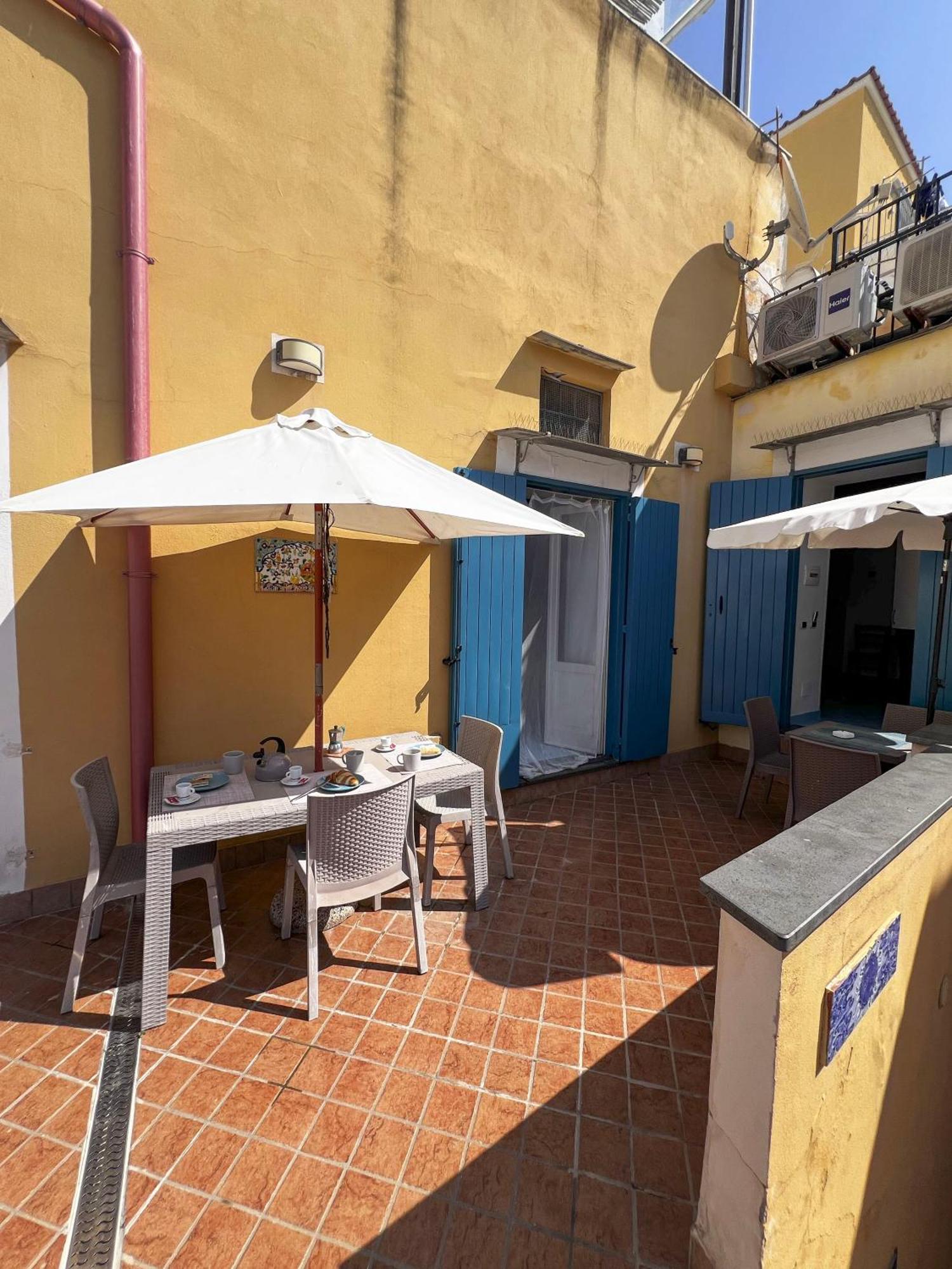 De Lamartine A Marina Di Corricella 普罗奇达 外观 照片